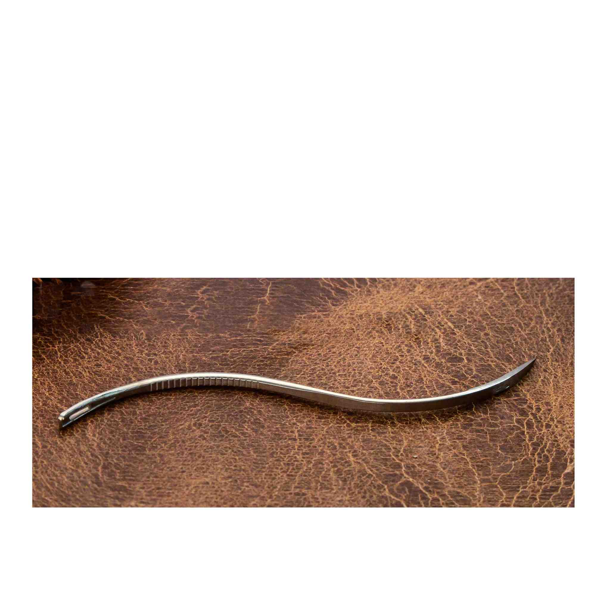 S-Curved Sewing Needle - Image 2