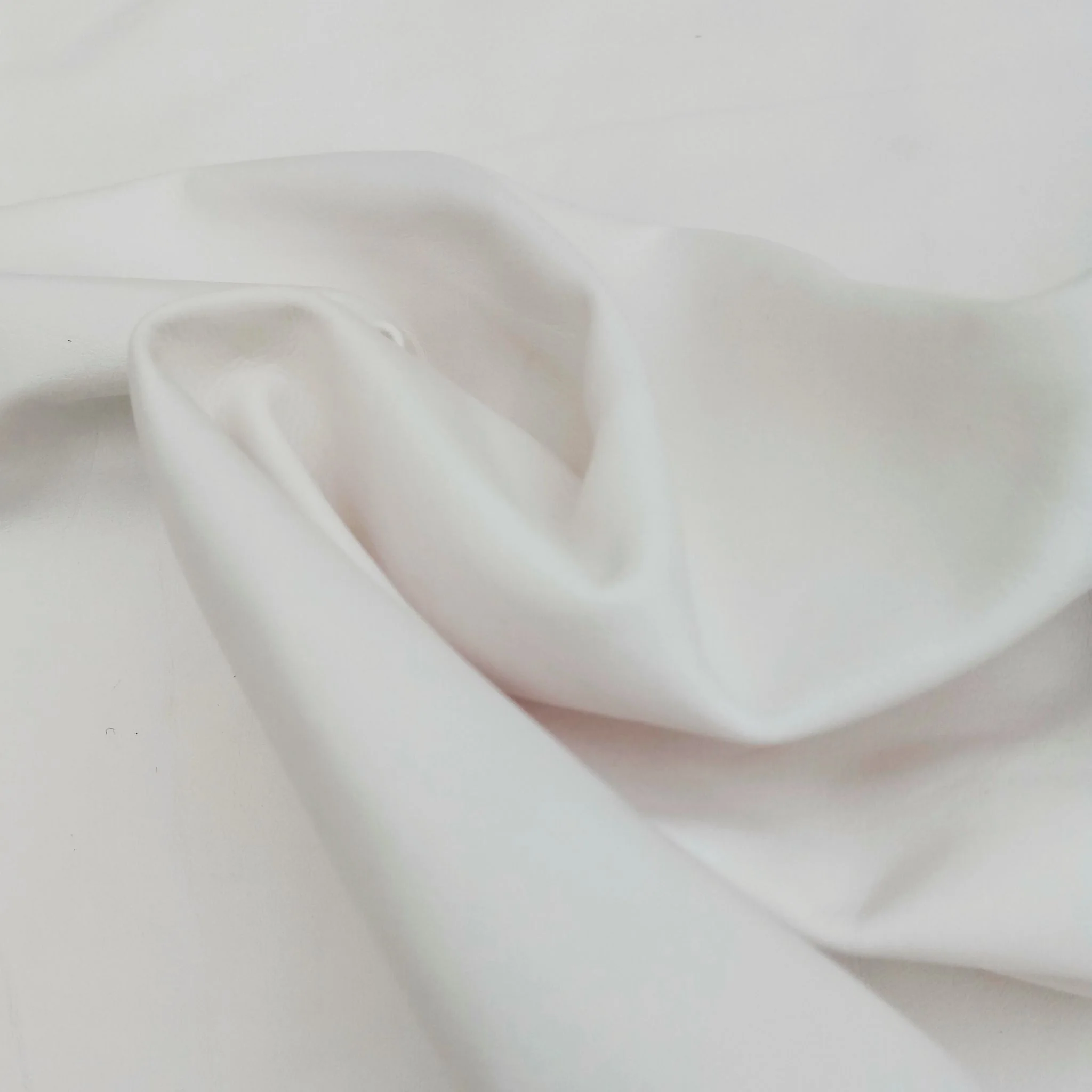 Soft White Gloving Leather (UK)